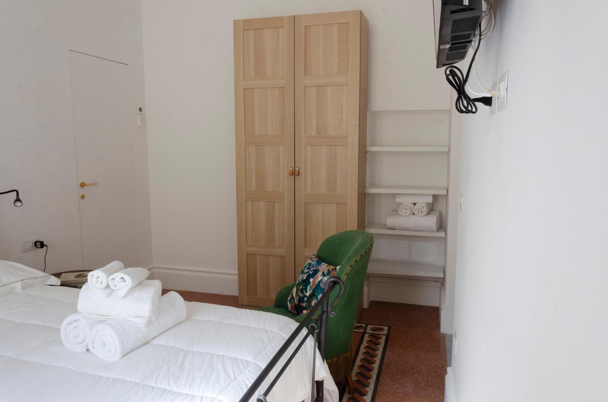 Suite Dante Naples Exterior photo